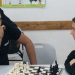 במסגרת לימודי העשרה בתיכון קולינארי רימונים לומדים התלמידים לשחק שחמט במקצועיות