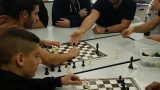 תלמידי התיכון הקולינרי רימונים בטבריה לומדים לשחק שחמט